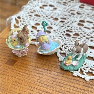 Charming Pet Figurine Set - Brown, Yellow, Green